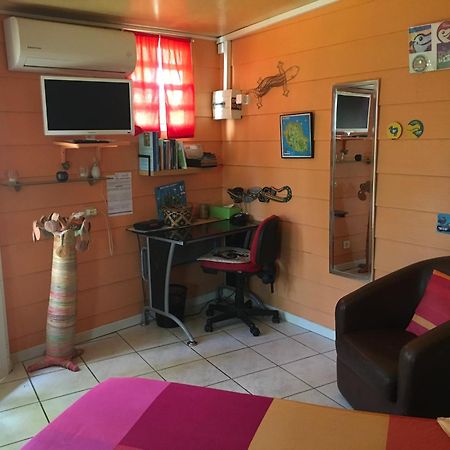 Maison Joss Studio Proche Aeroport Sainte-Clotilde Dış mekan fotoğraf